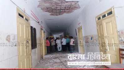 শরীয়তপুর সদর হাসপাতালে ছাদের আস্তরণ ধসের পর আতঙ্কে রোগীরা