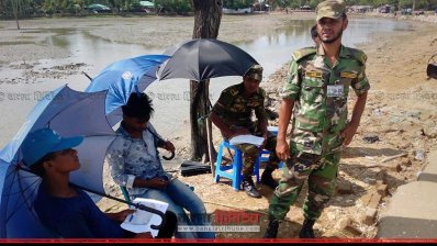 রোহিঙ্গাদের তথ্য নিচ্ছে সেনাবাহিনী