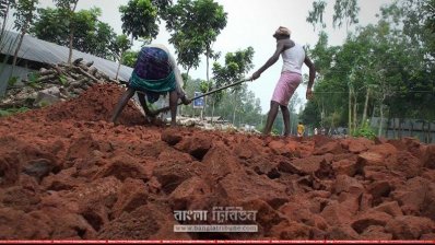 নিম্নমানের ইট (ছবি- প্রতিনিধি)
