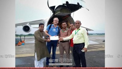 ত্রাণ হস্তান্তর (ছবি- চট্টগ্রাম ব্যুরো)
