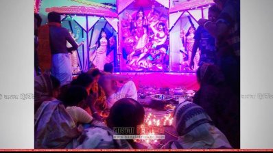 মণ্ডপ তৈরি ও প্রতিমা বিসর্জনে সহযোগিতা করেছে মুসলমানরা