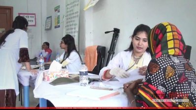 বন্যায় বিভিন্ন রোগে আক্রান্তদের চিকিৎসা সেবা দেওয়া হচ্ছে