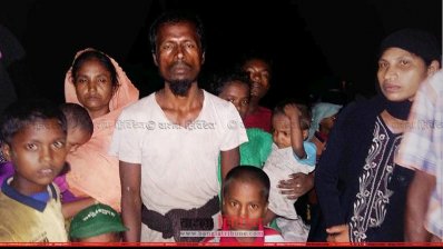 রাতের অন্ধকারে নাফ নদী পার হয়ে শাহপরীর দ্বীপে ঢুকছে রোহিঙ্গার দল 