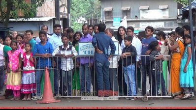 দুর্গাপূজা উপলক্ষে হিলি সীমান্তে ভারত ও বাংলাদেশের দর্শনার্থীদের ভিড়