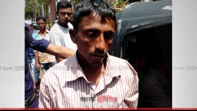 দুর্ঘটনার কথা জানাচ্ছেন এই রোহিঙ্গা