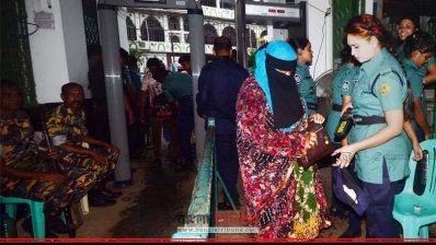 তাজিয়া মিছিলের প্রস্তুতির সময় হোসেনি দালানে দর্শনার্থীদের মাঝে চলছে পুলিশি তল্লাশি  