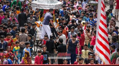 তাজিয়া মিছিলে ‘হায় হোসেন, হায় হোসেন’ মাতম