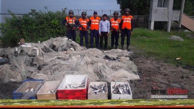 জব্দ করা জাটকা ও কারেন্ট জাল