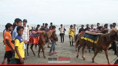কুয়াকাটা সমুদ্র সৈকতে পর্যটকদের ভিড় (ছবি: পটুয়াখালী প্রতিনিধি)