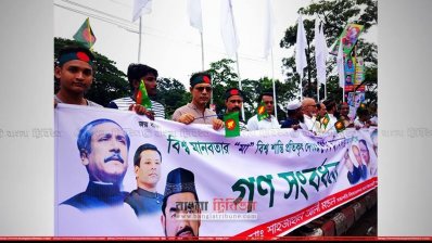 পথে পথে সংবর্ধনা নিয়ে গণভবনে পৌঁছালেন প্রধানমন্ত্রী (ভিডিও)