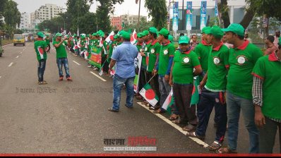 রাস্তায় নেতাকর্মীর ঢল