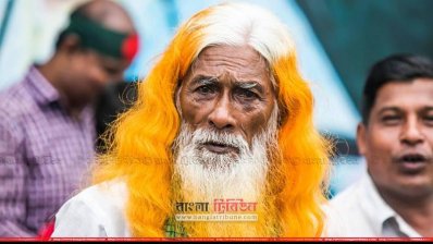 সংবর্ধনা জানাতে এসেছিলেন এই ব্যক্তি 