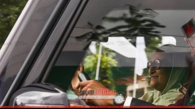 পথে পথে সংবর্ধনা নিয়ে গণভবনে পৌঁছালেন প্রধানমন্ত্রী (ভিডিও)