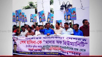 পথে পথে সংবর্ধনা নিয়ে গণভবনে পৌঁছালেন প্রধানমন্ত্রী (ভিডিও)