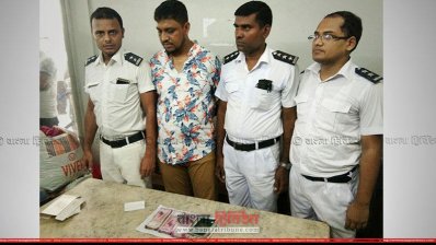 ডলার ও রুপিসহ আটক ইয়াকুব