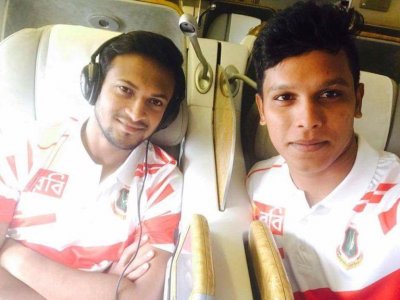 সাকিবের সঙ্গে সাইফের সেলফি