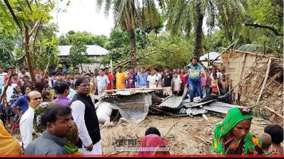 নাটোরে দুই ইউনিয়নে টর্নেডোর আঘাত 