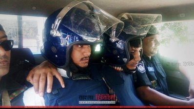 নারায়ণগঞ্জ থেকে আটকের পর সম্রাট ও শাহাদতকে টাঙ্গাইলে নিয়ে আসা হয়