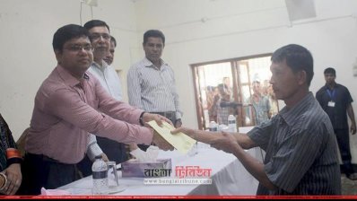 লংগদু অগ্নিকাণ্ডে ক্ষতিগ্রস্তদের আর্থিক অনুদান