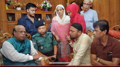 নিহত তালহার বাসায় স্বাস্থ্যমন্ত্রী