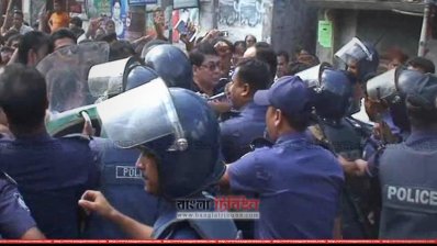 গাইবান্ধায় বিএনপির মিছিলে পুলিশের লাঠিচার্জ (ছবি: প্রতিনিধি)