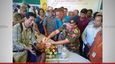 রোহিঙ্গাদের কলেরার টিকা খাওয়ানো হচ্ছে (ফাইল ছবি)