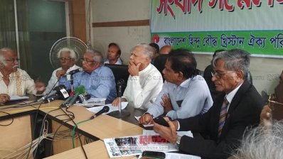 সংবাদ সম্মেলনে বক্তব্য রাখছেন অ্যাডভোকেট রানা দাশ গুপ্ত