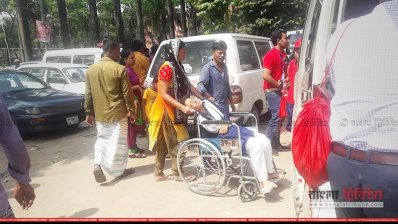 ইউনিলিভারের-অনুষ্ঠানে-অসুস্থ-হয়ে-পড়া-শিশুদের-হাসপাতালে-আনা-হচ্ছে-১