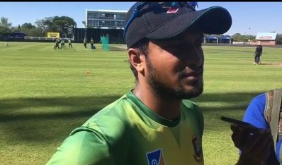 সংবাদমাধ্যমের সামনে সাকিব