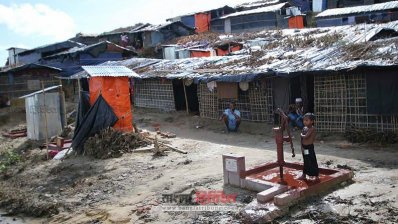 ক্যাম্পে ঘরের কাছেই তৈরি করা হয়েছে ল্যাট্রিন