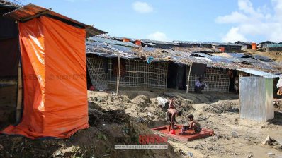 কাছাকাছি  ঘর, গোসলখানা ও ল্যাট্রিন
