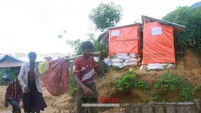 রোহিঙ্গাদের জন্য নির্মিত ইমার্জেন্সি ল্যাট্রিন