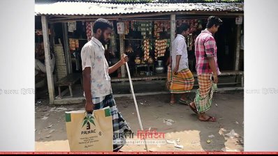 দৃষ্টিহীনতার কাছে হার মানেননি নয়ন