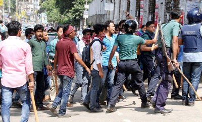 চট্টগ্রাম কলেজে ছাত্রলীগের দুইগ্রুপের সংঘর্ষ, ছবি: ফোকাস বাংলা