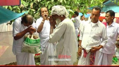 কুষ্টিয়ায় লালনের আখড়া ছেড়ে যাচ্ছেন ভক্তরা (ছবি: প্রতিনিধি)