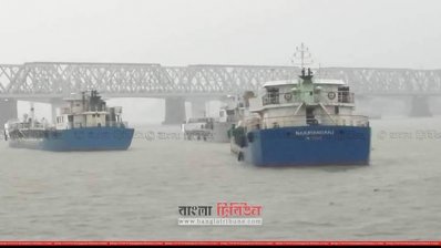 ছবি: নদীতে চলাচলরত নৌযান 