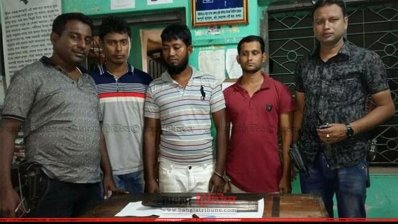 বেনাপোলে অস্ত্র সহ আটক দুই জন 