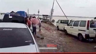 দুর্যোগপূর্ণ আবহাওয়ায় অচল কাঁঠালবাড়ি -শিমুলিয়া নৌরুট  