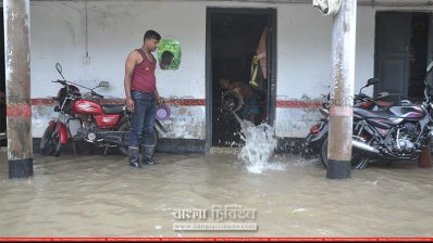 ভারী বৃষ্টিতে যশোরে পানিবন্দি হাজারো মানুষ