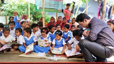 সুবিধা বঞ্চিত শিশুদের পাশে বুলেট মল্লিক