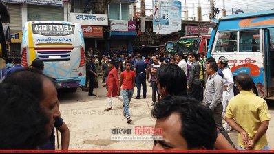 আ.লীগ নেতাকে আটকের প্রতিবাদে সড়ক অবরোধ