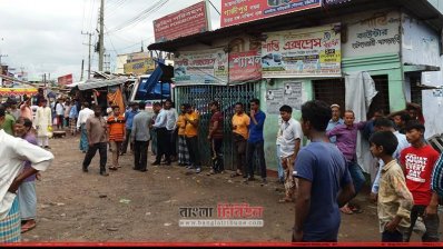 আ.লীগ নেতাকে আটকের প্রতিবাদে সড়ক অবরোধ