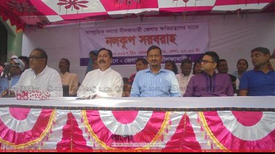 বন্যায় ক্ষতিগ্রস্তদের মধ্যে নলকূপ বিতরণ অনুষ্ঠান