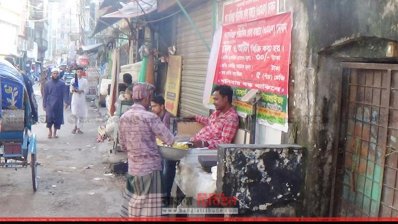 ময়মনসিংহে ওএমএসের দোকানগুলো বেশিরভাগ সময়ই ক্রেতাশূন্য থাকে বলে জানিয়েছেন স্থানীয়রা