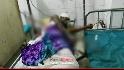 ঢামেক হাসপাতালে ভর্তি আহত নির্মাণ শ্রমিক