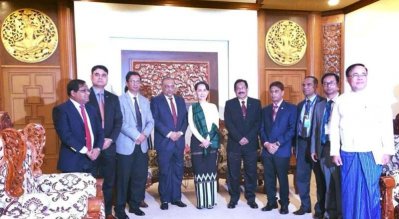 মিয়ানমারের রাষ্ট্রীয় উপদেষ্টা অং সান সু চি&rsquo;র সঙ্গে বাংলাদেশের স্বরাষ্ট্রমন্ত্রী আসাদুজ্জামান খাঁন কামাল (ছবি- ফোকাস বাংলা)