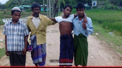 প্রতিবেশীদের কাঁধে ভর দিয়ে হাঁটছেন রহিম মিয়া