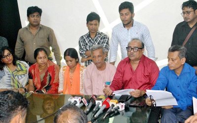 লিখিত বক্তব্য পড়ছেন পীর হাবিবুর রহমান (ছবি: ফোকাস বাংলা)
