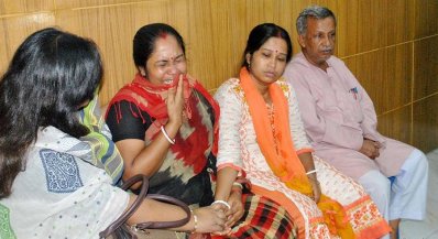 নিখোঁজ সাংবাদিক উৎপল দাসের পরিবারের আহাজারি (ছবি: ফোকাস বাংলা)
