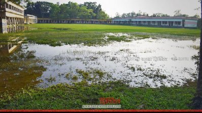 একটু বৃষ্টি হলেই জলাবদ্ধতা প্রকট আকার ধারণ করে